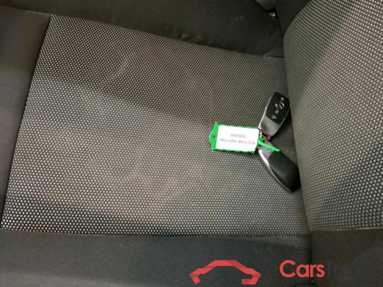 Mercedes-Benz CLA CLA 200 DCT Business Line 4d #4