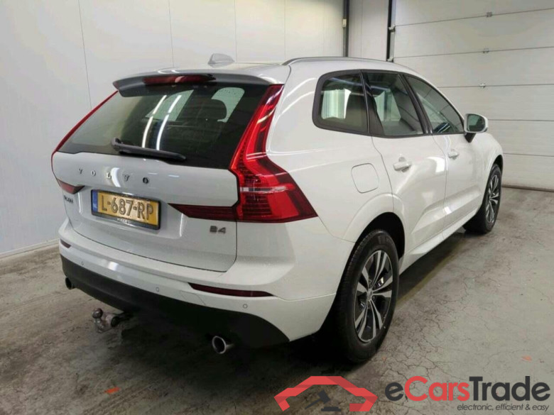 VOLVO XC60 2.0 B4 Momentum #2