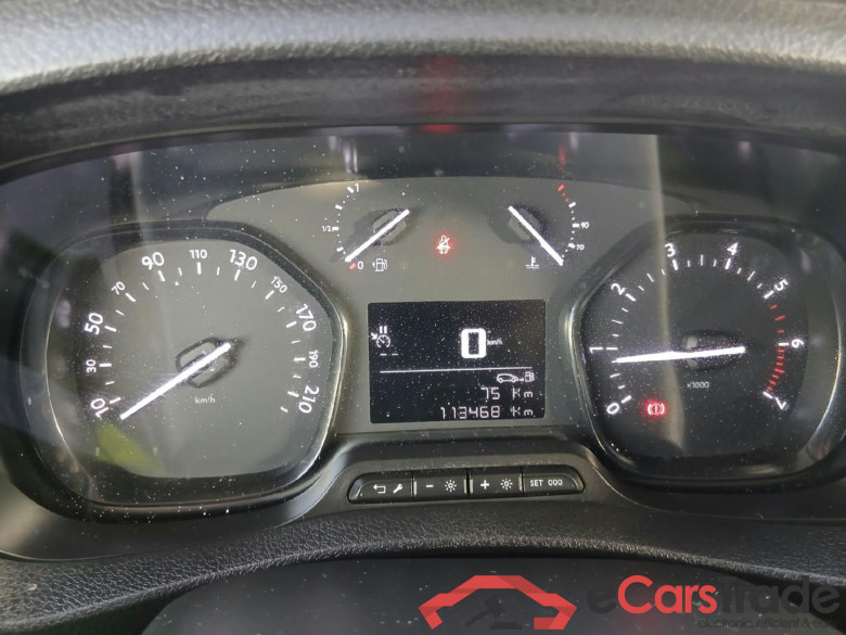 PEUGEOT Expert / 2016 / 4P / furgón Furgón Premium 1.5 BlueHDi 100 Standard (AC) #4