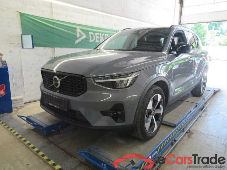 Volvo XC40 (2017->) DE - SUV5 B4 AWD EU6d, Ultimate Dark, (Facelift) 2022 - 2022