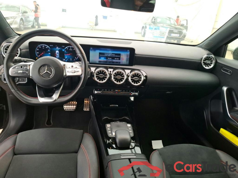 MERCEDES BENZ Classe A Compact  2018  5P  Berline A 200 AMG Line 7GDCT #5