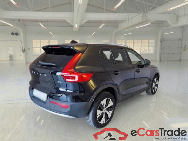 VOLVO XC40 / 2017 / 5P / SUV D3 AUTOMATICO MOMENTUM PRO #2