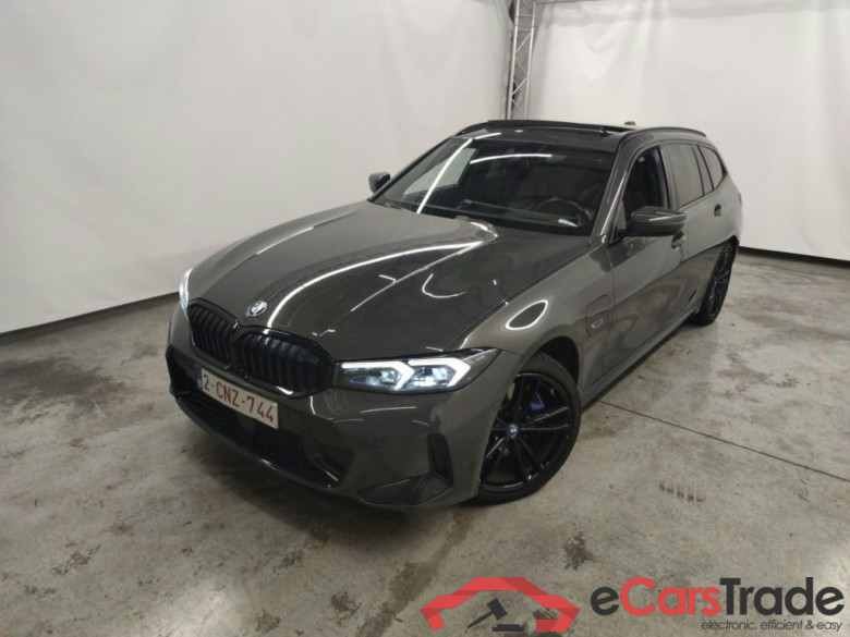BMW 3 Reeks Touring 330e xDrive (215 kW) 5d ///M-Sportkit (total options: 20,041 Ex.Vat)