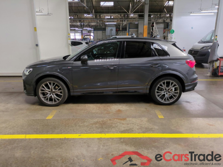 AUDI Q3 / 2018 / 5P / SUV 45 TFSI E 245 S TRONIC S LINE #2