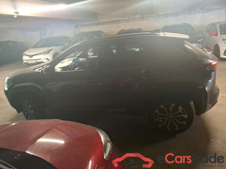 TOYOTA Yaris Cross Hybride / 2021 / 5P / SUV 1.5 HYBRID 116H DESIGN AWD AUTO #3